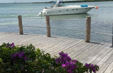 South Florida Spacious Oasis 4BR Retreat with 2 King Beds, Amazing Pool, near Beaches - Photo 5