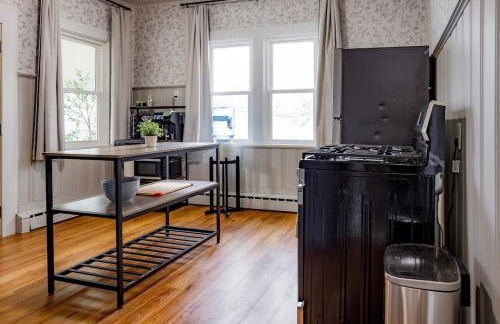 King Size Bed, Near Hwy, Work Desk, Close Parking - Foto 18