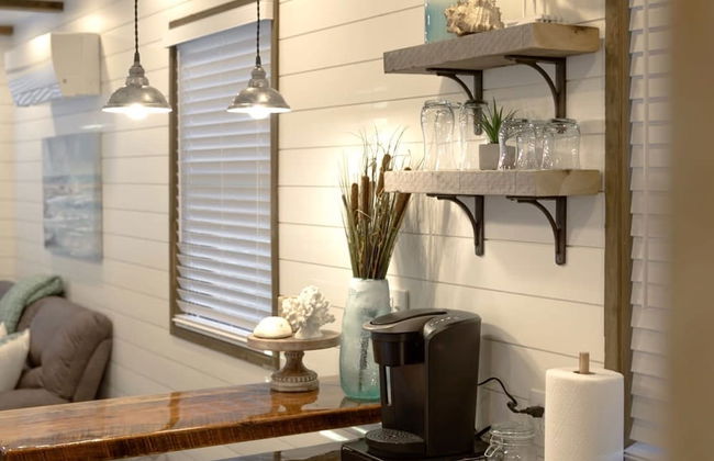 The Shoreline Container Tiny Home 12 min to Magnolia Baylor - Foto 8