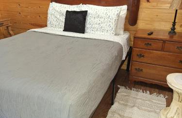 Cozy Cabin near Dove Ridge Winery and Lake Weatherford - Photo 6