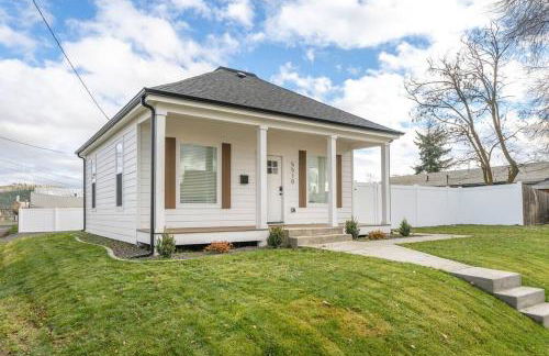 Updated Family Friendly Hillyard Gem NEW HOT TUB! - Foto 1