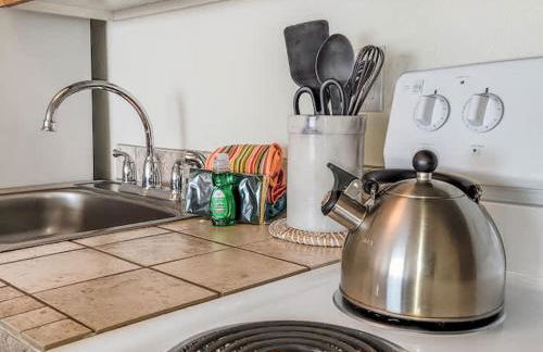 Oceanfront Suite - Top Floor - Sleeps 4 - Pool and Sauna - Foto 19