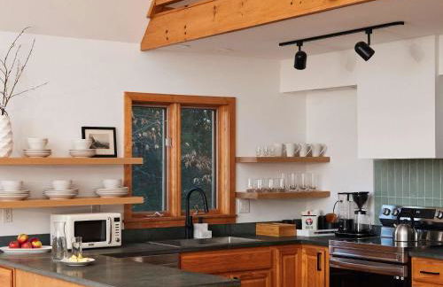 Private Chalet with Fire Pit Deck and Large Yard - Foto 10