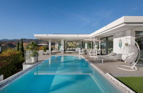 4-Bedroom Modern Villa with Sea View - Photo 1