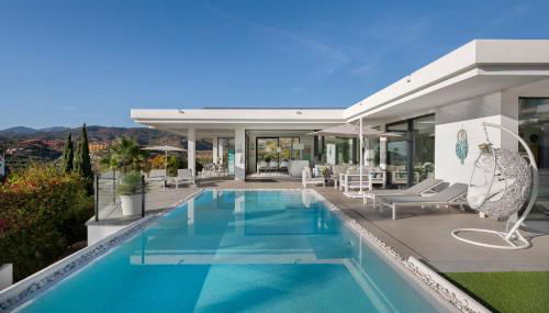 4-Bedroom Modern Villa with Sea View - Photo 1