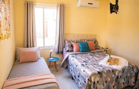 Casa 3 min Shopping Pelotas- Com 1 Suíte, 2 Quartos Climatizados, Piscina e Estacionamento 2 carros - Foto 2