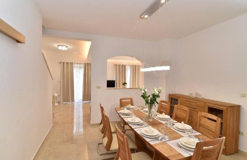 Villa Muskatel KRK -with heated covered pool - Photo 64