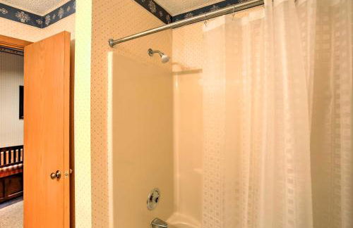 Condo on First Green with Deck at Schuss Mountain! - Foto 13