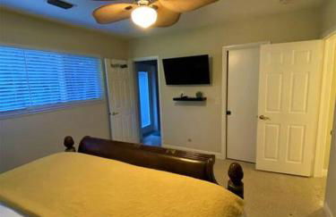Deerfield Beach heated pool house - Photo 38