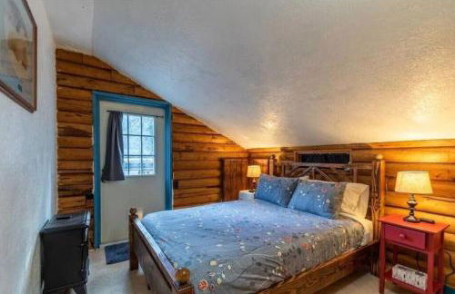 Little Bear's Bungalow; Log Cabin w/Mountain views - Foto 14