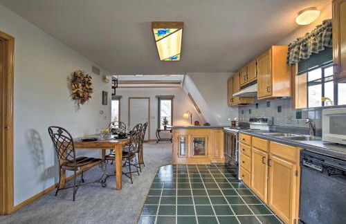 Vivid Cedar Ridge Cabin about 23 Miles to Wichita! - Foto 8