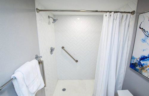 Newly Listed! 20 Percent Off! Golf and Tennis Community - Lavish Living - Foto 25