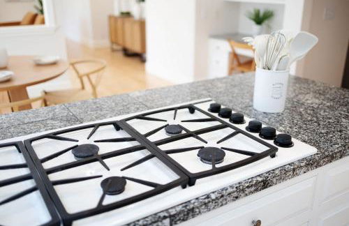 Cascadia Family Mansion, Hot Tub, Game Room, Gym! - Foto 10