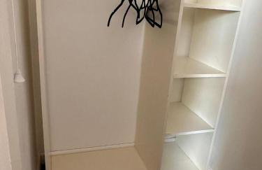 #56 4-Bedroom House Near Shops with Free Parking - Foto 26