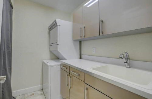 Private Patio Cali King Bed Walk to Las Olas - Foto 25