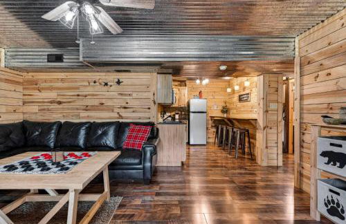 Rustic Barn Retreat w Hot Tub Game Room & FirePit - Photo 40