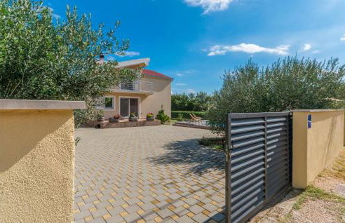 Four-Bedroom Holiday Home In Pristeg - Photo 12