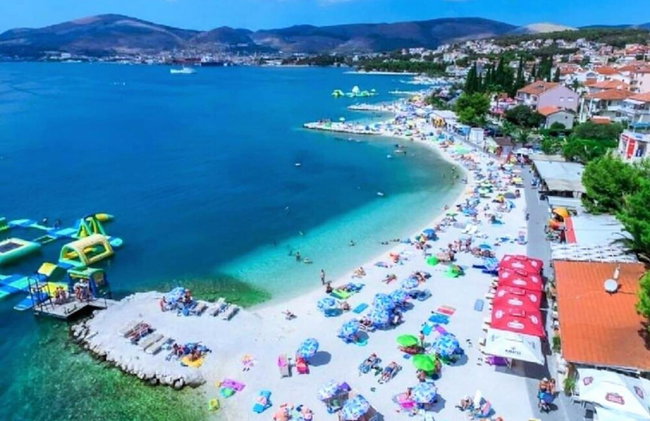 Villa Mendula Trogir - Luxury villa by the beach - heated pool - lush green garden - Photo 89