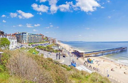 A Beautiful Apartment with Stunning Sea Views & Private Balcony - Photo 25