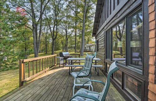 Lake Livin Cozy Cabin with Dock, Bar, 2 Kayaks - Foto 18