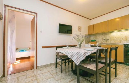 1 Bedroom Pet Friendly Home In Zagorje - Foto 15