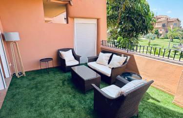 Luxury Renovated Apartment Stunning Views Pool and Golf resort 5star - Foto 17