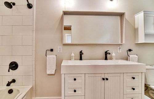 Renovated Bungalow with Panoramic Sunset Views near Black Mountain, NC - Foto 34