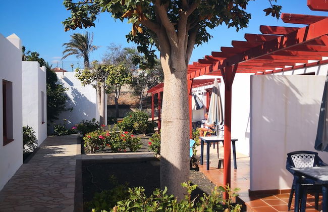 Castillo Beach Club Apartments - Photo 16