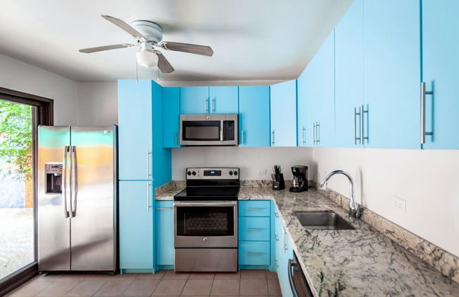 Nicely priced duplex in Surfside with private pool and AC in every room - Photo 13