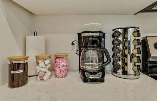 3 Min to DT - 2 Car Garage - Lux Townhome - King Bed - Foto 10