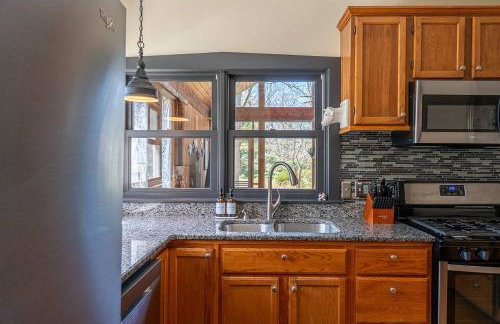 The Maple House Fully Fenced-in Yard! - Foto 21