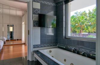 Luxury Villa with Pool, BBQ & Garden in Vouliagmeni - Foto 30