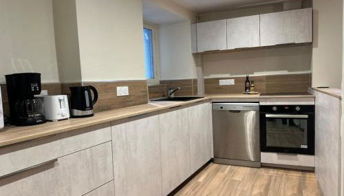 La petite maison de la place - Photo 2