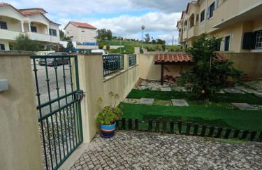 Alojamento - Apartamento ou quarto - Estacionamento à porta - Foto 28