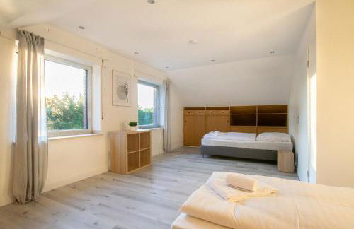 Tolstov House - Freistehendes 9 Zimmer Haus mit großem Garten - Photo 22