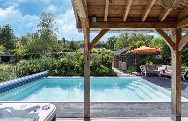 Holiday Home With Bubble Bath - Photo 17