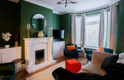 The Green House 3 Bed House - Contractors, Families, Close to city centre, Free Parking - Foto 1