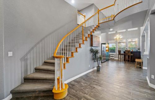 Entire Private Home with 5 Bedrooms 4 Bathrooms 3000 Sq ft Villa, Pool, Hot Tub, Nature, Garage, Winery, Available Now - Foto 56