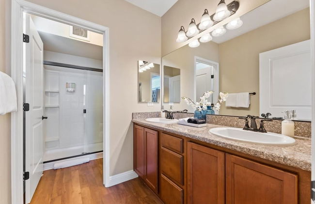 2BR Getaway Pool Gym Basketball Court Theater Access - Foto 6