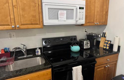 Gorgeous Refurbished 1Bdrm and 1Den Home - Foto 10