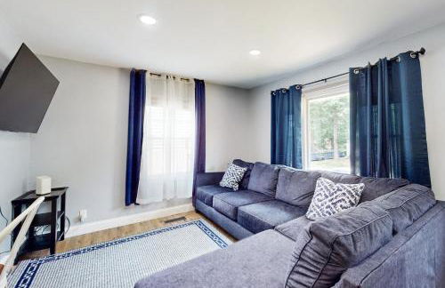 2 Mi to Beach! Hot Tub Haven in Michigan City - Foto 6