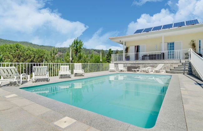 Upscale Villa With Swimming Pool and Terrace - Foto 14