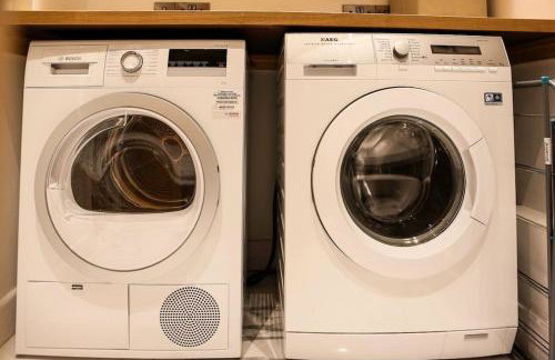 Hot Tub/Football Court/Sleeps 12/Luxury Villa - Photo 45