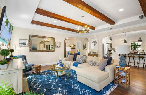 Spanish 4BR Compound w Casita & Private Yard - Foto 1