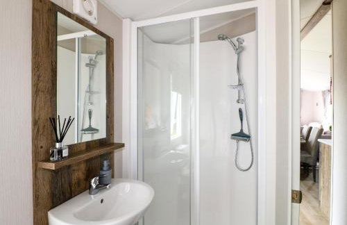 Swan Lodge - Photo 13