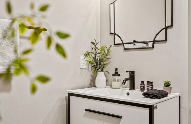 Emerald Bluff by Avantstay Lake Views Deck Fire Pit Game Room - Photo 35