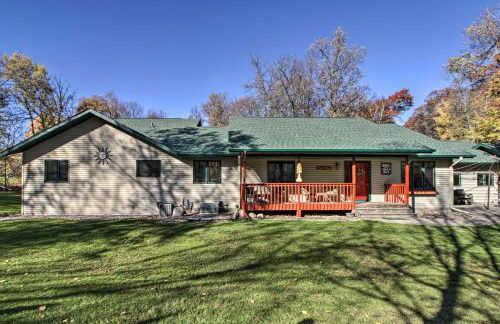 Cabin with Fire Pit and Movie Room, 1 Mi to Lake - Foto 39