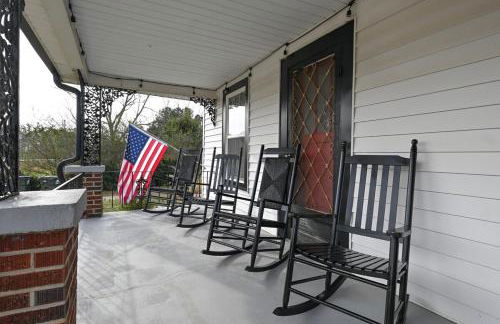 The Bulldog Farmhouse - 100 year old home - Foto 22