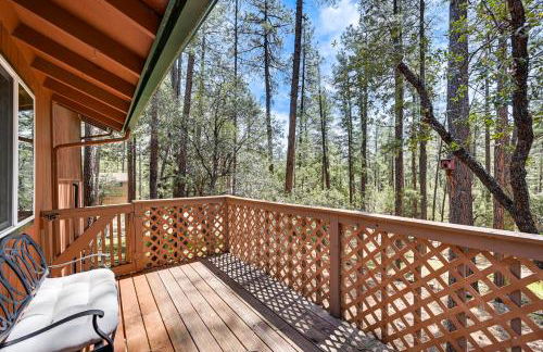 Forest Views and Fire Pit Cozy Pine Cabin - Foto 21