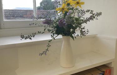 Welcome to Hazelwood, The Mount Somerton Apartment - modern and fully equipped, Private off-street parking, Near Glastonbury Tor, The spectacular Wells Cathedral, Stourhead, Sherborne Abbey, Millfield School, Clark's Village - Foto 32